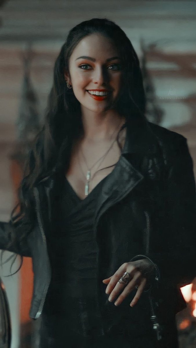 Hope Mikaelson 
Tvdu 
Cannon 
Multiship 
Bisexual 
Open to all Au/Cannon/Crossover/and oc’s 
Needs all mains
Needs all connections 
Needs Writing partners 
Needs ships