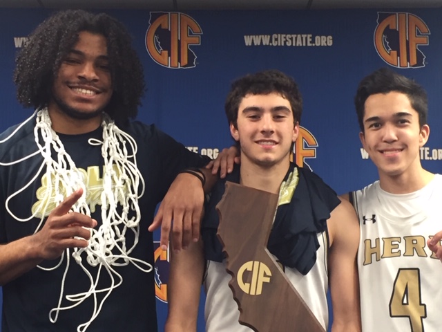 Congrats Ameere Britton (Elk Grove).
State D2 Player of the Year.
Led team to D2 state title. Already named Sacramento Bee Metro Player of Year.
<a href="/RonMFlores/">Ronnie Flores</a> <a href="/SacBee_JoeD/">Joe Davidson</a> <a href="/JohnHullEG/">John Hull</a> <a href="/HerdBasketball/">Elk Grove Basketball</a> 
calhisports.com/2022/04/14/boy…