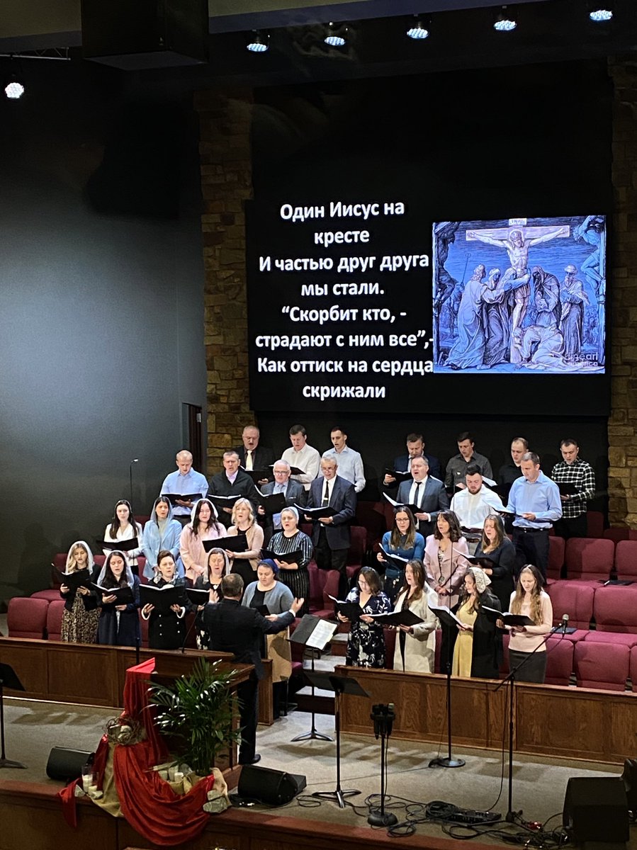 EmilyStepanyuk's tweet photo. The choir sang beautiful and chose songs that fit perfectly for #MaundyThursday #JOUR200A https://t.co/s3bGG8O7B8