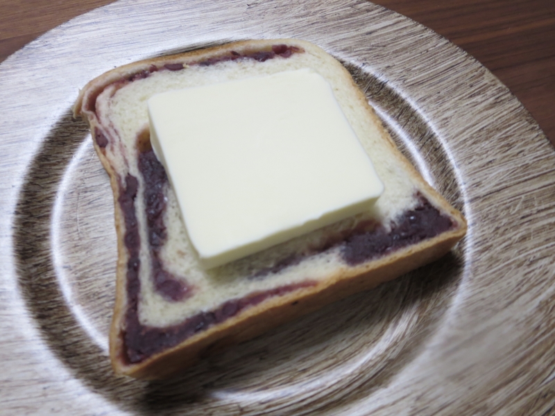 tripnote_edit's tweet photo. トラベルライター まきさんの記事です♪　昔も今も神戸っ子の食卓にはなくてはならない、トミーズの「あん食」！そんなあん食の魅力や、オススメの食べ方を詳しくご紹介します♬

⇒【神戸】トミーズ「あん食」の魅力♡徹底解説！ 
https://t.co/CtACcYvZmI https://t.co/LT0oznbbgj