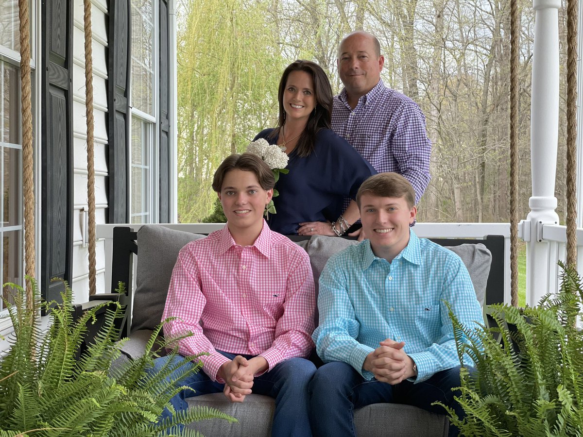 Life is short. Just a reminder to do whatever makes you happy. Stop and smell the roses (or in this case viburnum), listen to music, soak up the sun… just have fun!
#myfavoritesmell
