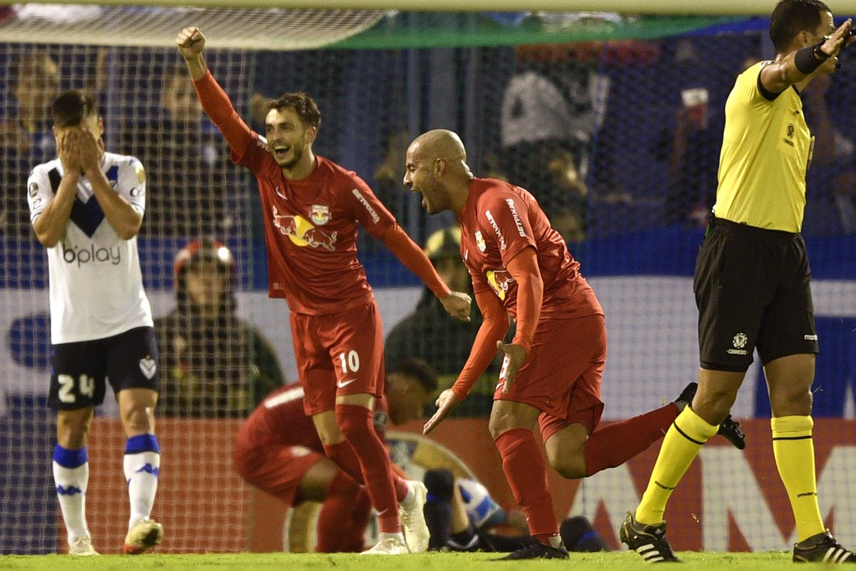 Hattrick031's tweet photo. #CopaLibertadores #VÉLEZ Y BRAGANTINO SIN DIFERENCIAS

El #Fortin igualó 2-2 con el equipo brasileño y, con un punto, está en el último puesto del Grupo C. 

#DeLosSantos e #Natan hicieron los goles en el equipo argentino. #Ytalo x2, hizo lo propio para los de #Baccari https://t.co/a1IfDip2Ux