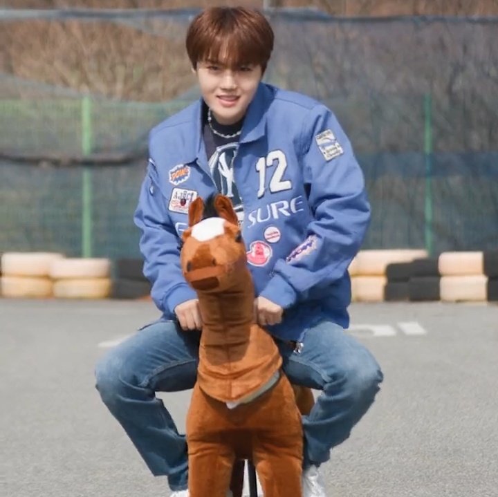 guccidobi's tweet photo. kim doyoung on that tiny horse ㅠㅠ he's so cute 🥹 https://t.co/Ybtq5vKGcK