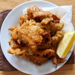 鶏肉とは違った食感が楽しめる!悪魔の豚こま唐揚げ。