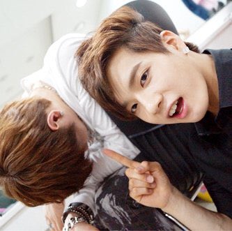 pensubbie's tweet photo. peniel making fun of sleeping changsub! fetus podong line days lolol
#BTOB #μ΄μ°½μ #νλμ
#ν¬λλΌμΈ #PenSub https://t.co/m90dCMtJLM