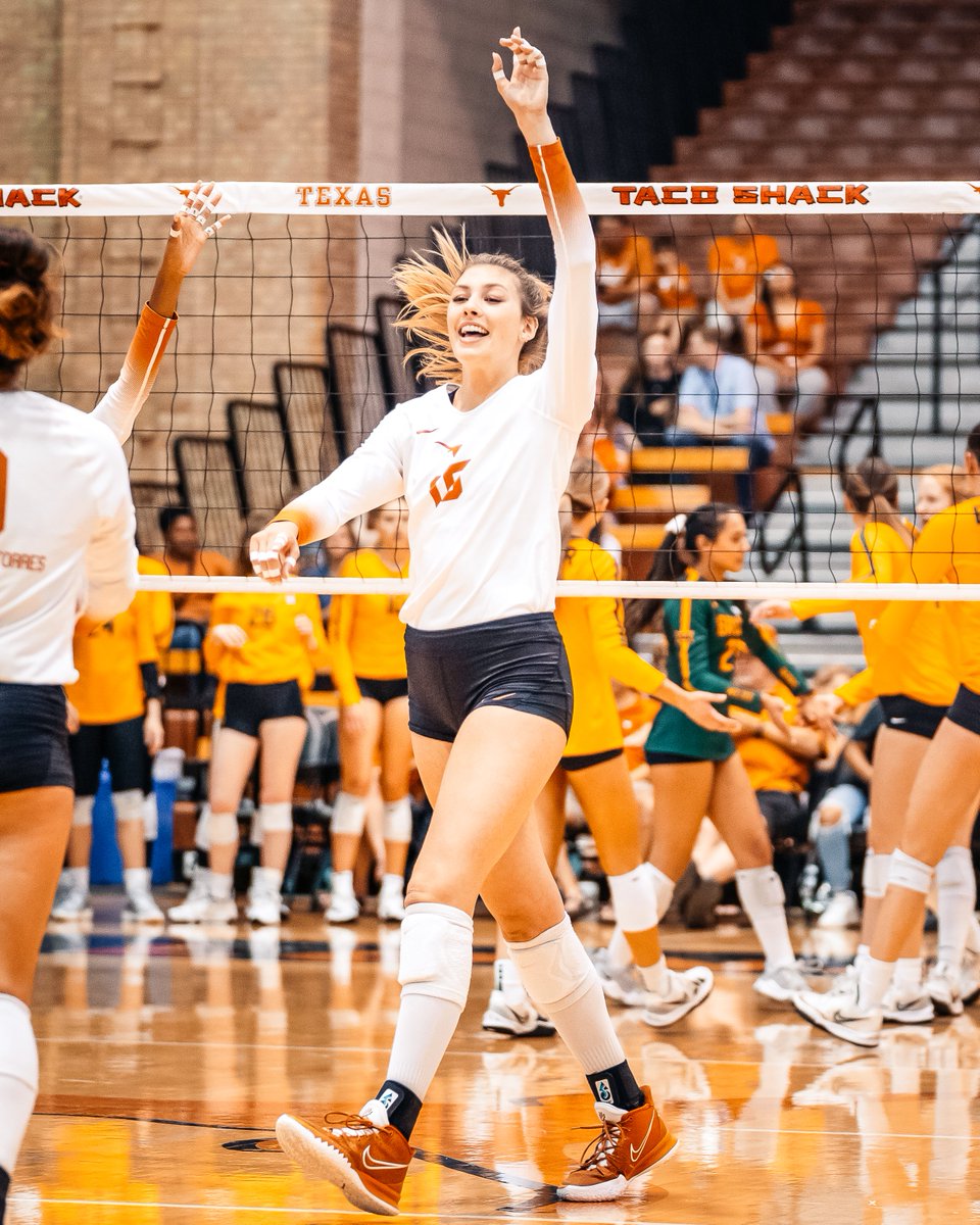 TexasVolleyball tweet picture