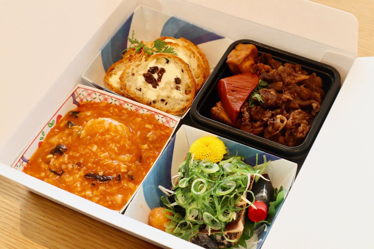 mosaiq_kyoto's tweet photo. お昼の時間になりましたが、本日大丸京都店B1Fにオープンした京の銘店が集うテイクアウト専門店「mosaiQ(モザイク)」では、各店が厳選吟味した、 こだわりの味が揃います。

あなたのオリジナルの一食を作ってみませんか？

#mosaiQ #大丸京都店 #選べるお惣菜 https://t.co/tSMtdYZbpL