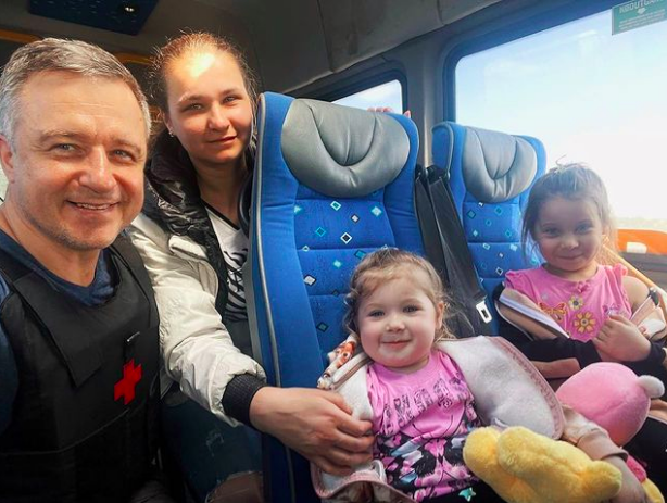SaveukraineUs's tweet photo. Here with little Lera and Zlata whom I met yesterday during my trip to eastern #Ukraine- safely evacuated from #Severodonetsk with their mother &amp; 13-year-old brother by our team. 

These are the smiles I will treasure forever. 🇺🇦💛 
#50DaysWarOnChildren #50DaysOfWar https://t.co/3EtAUJFIK1