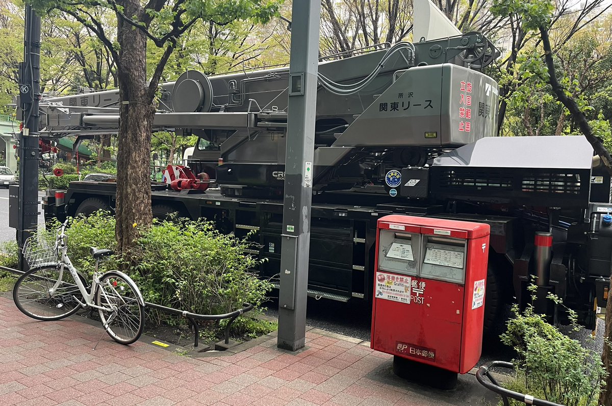 tokyosuki's tweet photo. CREVO G4
今日見かけた働く車
大型クレーン車
#CREVO https://t.co/cuVDsyL1Zk