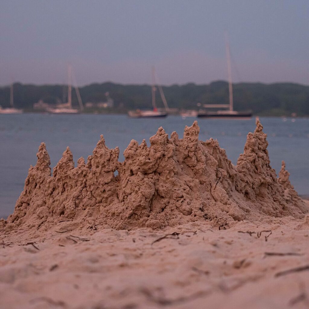 finyphoto's tweet photo. Dock Beach drip castle.
#summerthrowback #DockBeach #FishersIsland #FishersIslandNY #FINYphoto #FINY #06390 https://t.co/dQylf8EsX3 https://t.co/W0234yO9vF