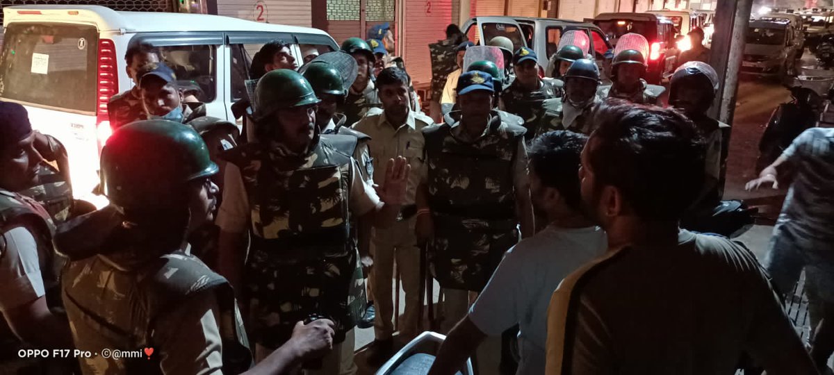 There was a well-planned attack by Muslims on Ram Navami procession.
 #Justice_for_khargone_hindu 
#खरगोन_का_हिन्दू_माँगे_न्याय