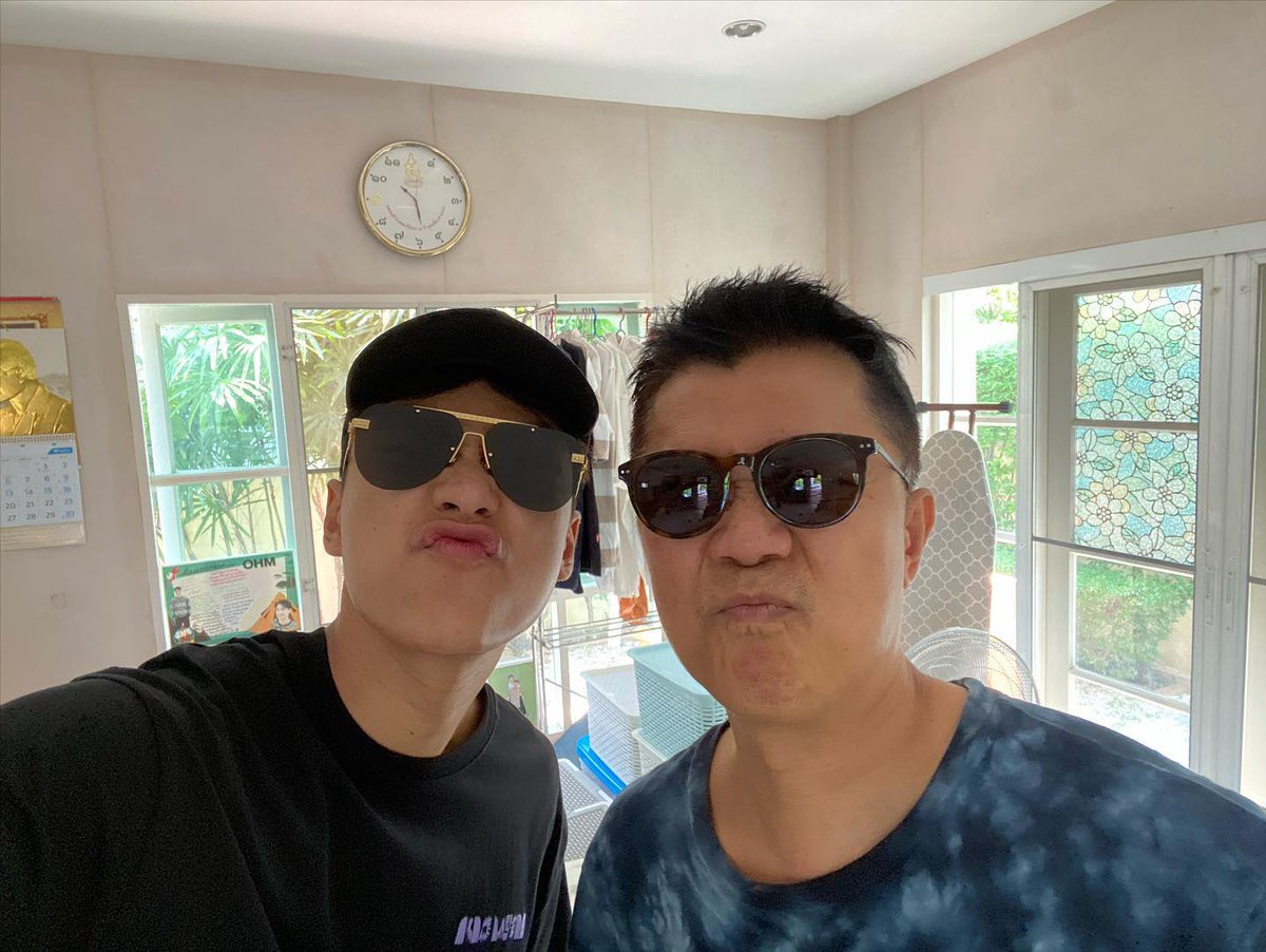 OnAndOn_ON's tweet photo. วันครอบครัวแสนน่ารัก ขอบคุณที่หยิบเสื้อมาใส่นะคะน้องโอม Happy family day ka 💚❤️☺️ https://t.co/AbghCVrI33