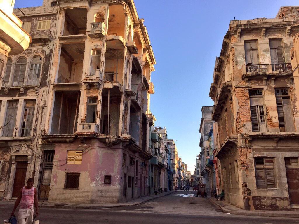 Yusnaby's tweet photo. Esto no es Ucrania. Es La Habana, #Cuba. Aquí no explotó ni una sola bomba. Es el resultado de 63 años ininterrumpidos de “socialismo”. #DimeAlgo https://t.co/fM7mfuyE4p