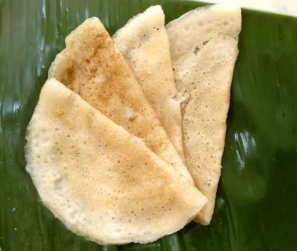 odishabrand's tweet photo. Chakuli pitha (ଚକୁଳି ପିଠା) is a flat Odia rice-based fermented cake traditionally popular in the regions of Odisha in India. 
It is prepared and served during festivals.
#Chakuli  #odishabrand #chakulipitha https://t.co/BsbyjNs6aW