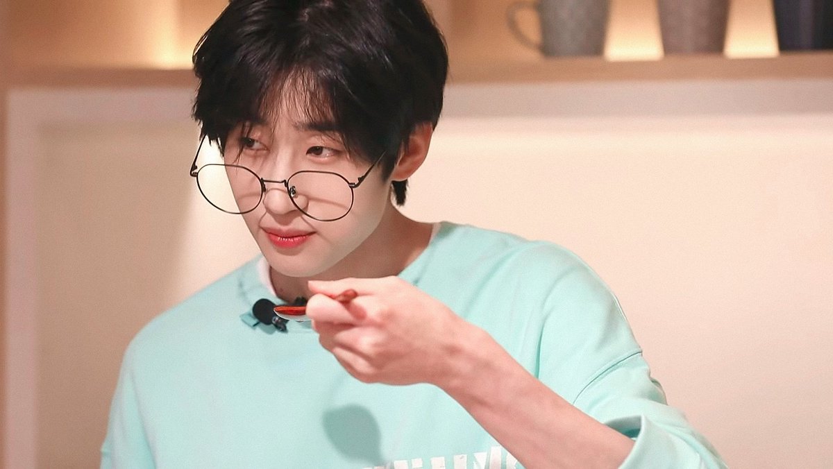 wooyafiles's tweet photo. ramen with chef woo 🍜 #한승우 https://t.co/RNtJkVvQkP