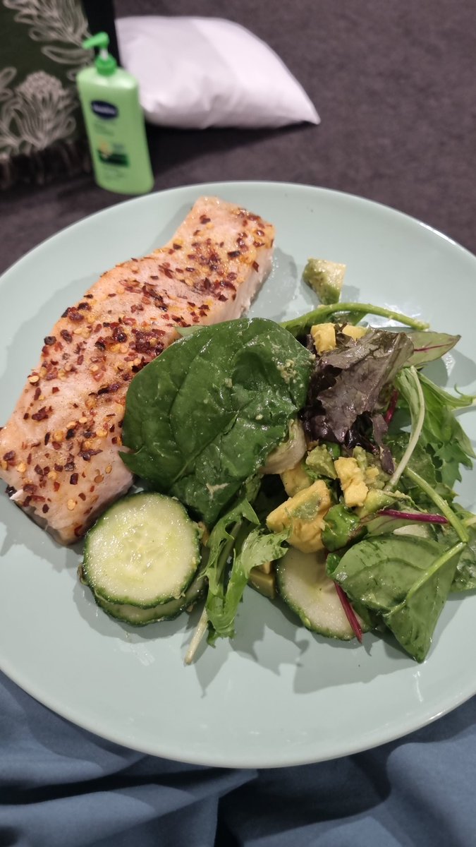 tim_beanland's tweet photo. And they said you can't eat healthy over Easter 

#Easter #goodfood https://t.co/9oUEIX5p2g