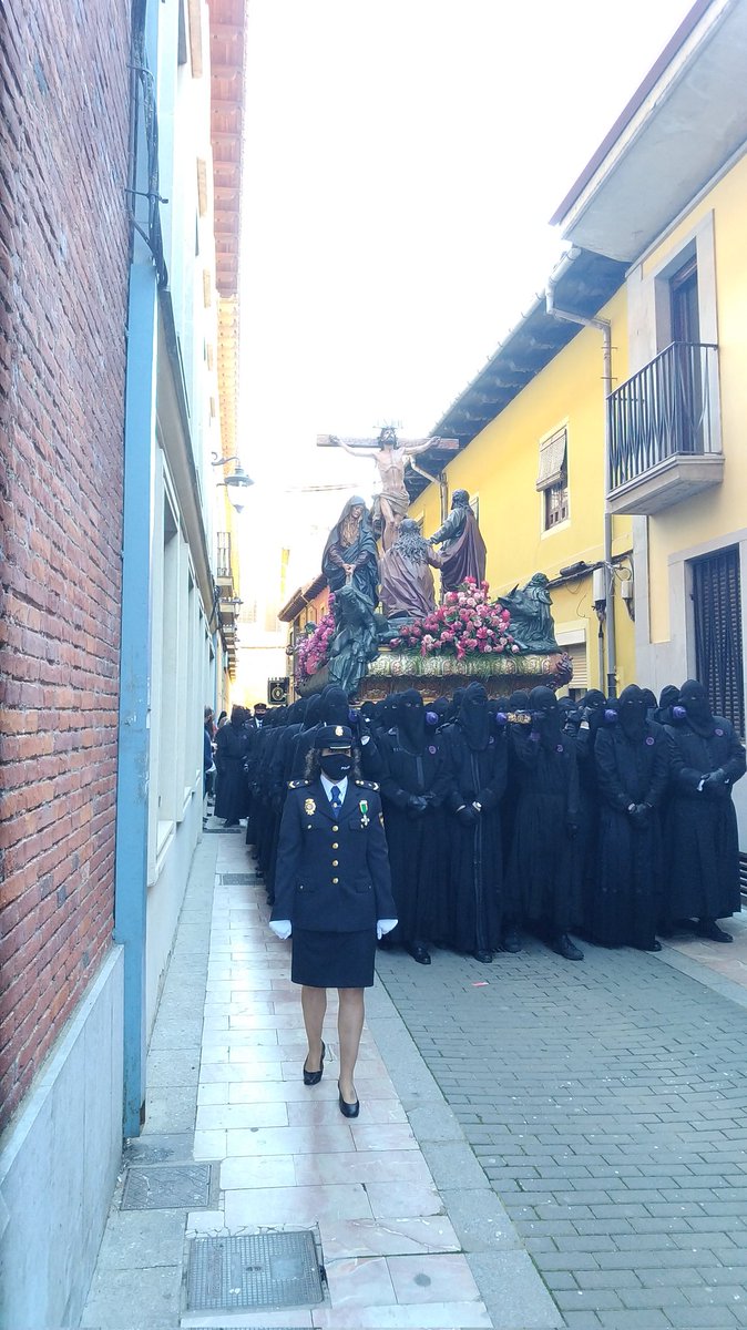 La Crucifixión, estreno este año de <a href="/NavarroArteaga/">Navarro Arteaga | Escultor imaginero</a>, se adentra por la antigua Canóniga Vieja
#SomosNazarenos