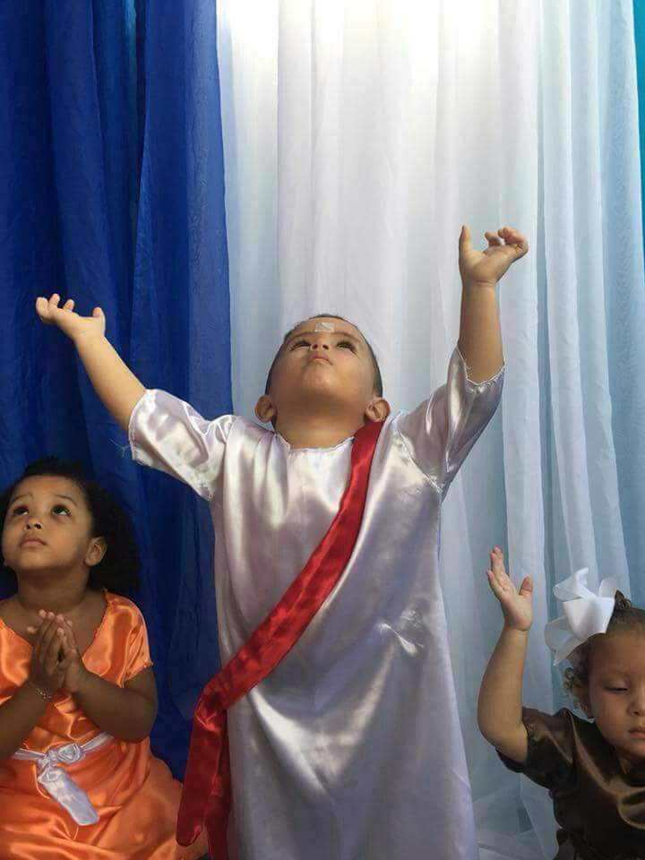 iamimanuel's tweet photo. You just have to love these kids demonstrate the passion of Christ https://t.co/WVdut74mt3