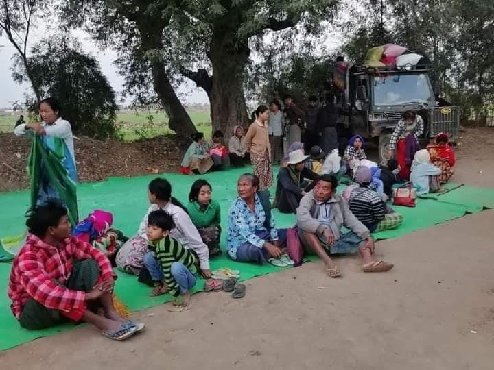 spring21MM's tweet photo. Military Terrorists Raided #Inntan village,#Depayin Tsp on Apr 15 morning &amp;Ruthlessly Abducted at least 30 elderly people who are keeping the Sabbath on Thingyan 3rd Day as HUMAN SHIELDS for 3 hours.Besides,Terrorists also torched a house.
#2022Apr15Coup 
#WhatsHappeningInMyanmar https://t.co/sRy82so4vf