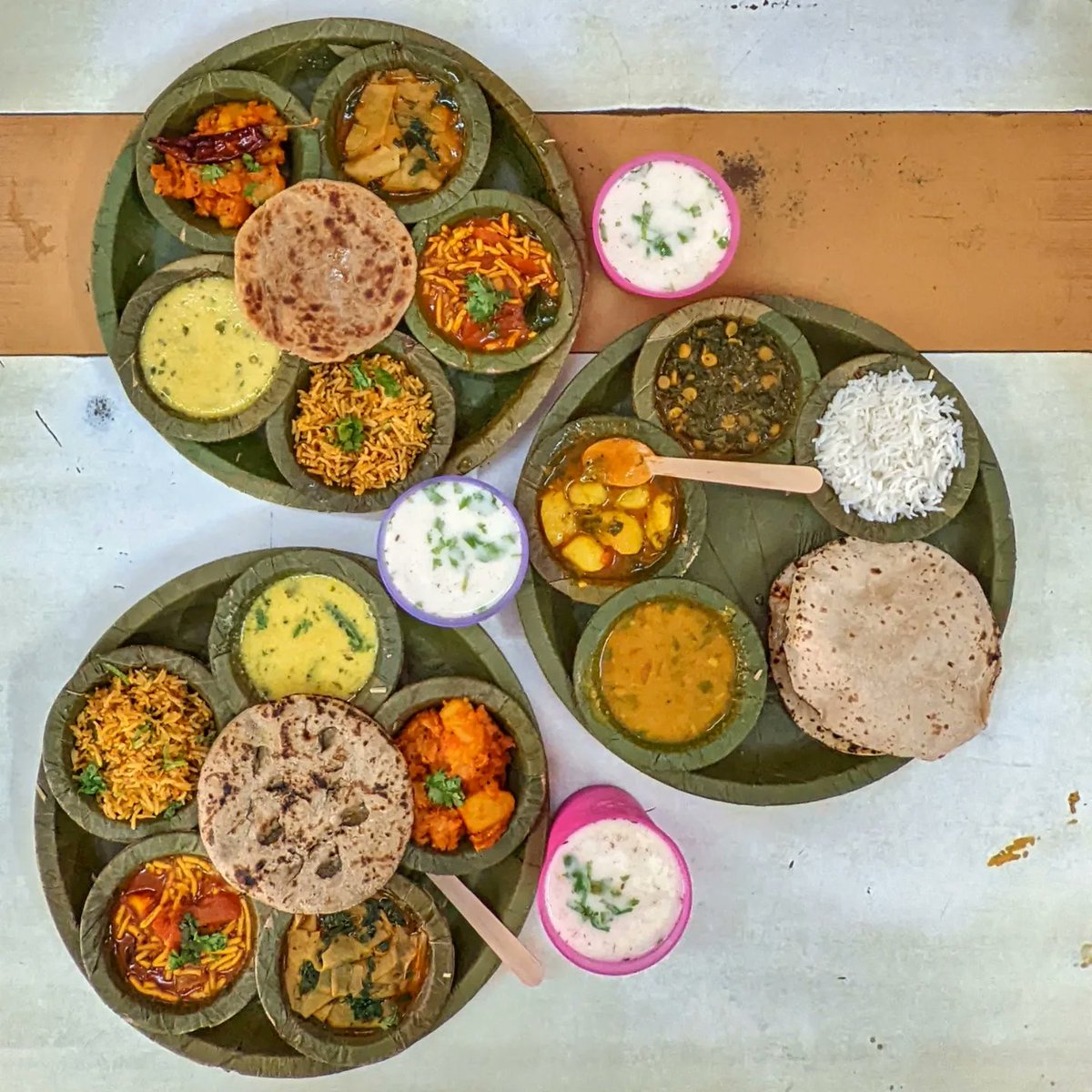 AmitHPanchal's tweet photo. સીઝન નો પહેલો કેરીનો રસ સાથે પૂરી અને ગુજરાતી, કાઠિયાવાડી થાળી ની મૌજ! 🥭🤩

 આભાર ઋષભભાઈ @Purohitthali96 🍱 https://t.co/ut4qDVuKUD