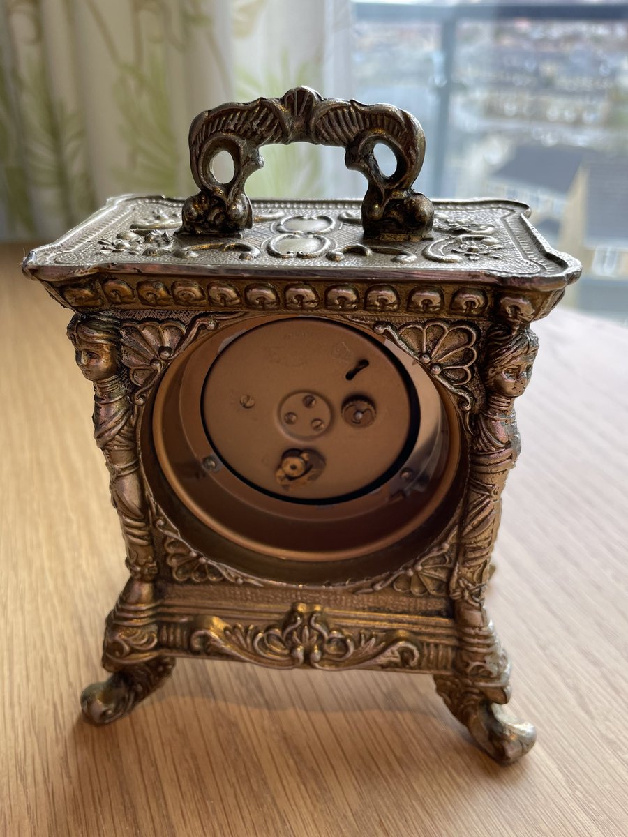 This beautiful clock finishes today by eBay auction - sold for repair/restoration. 

cutt.ly/aFGxFat

#clock #carriageclock #mantleclock #brass #vintage #antique #antiques #antiquesdealer #antiquestore #clockrepairs #clockmaker #clockwork #upcycle #repair