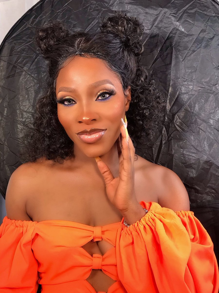 siecosmetics's tweet photo. Create that smile 😊  this weekend with quality makeup products from Sie cosmetics.
#FridayVibes 
#FridayMotivation 
#makeuplooks 
#makeuplover https://t.co/56rPP26ajn