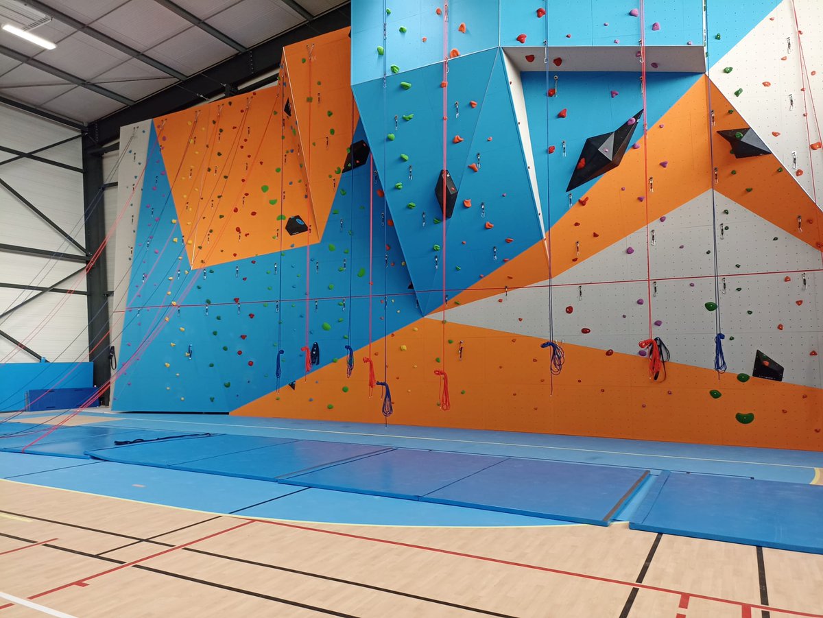 Pyramide Climbing tweet media