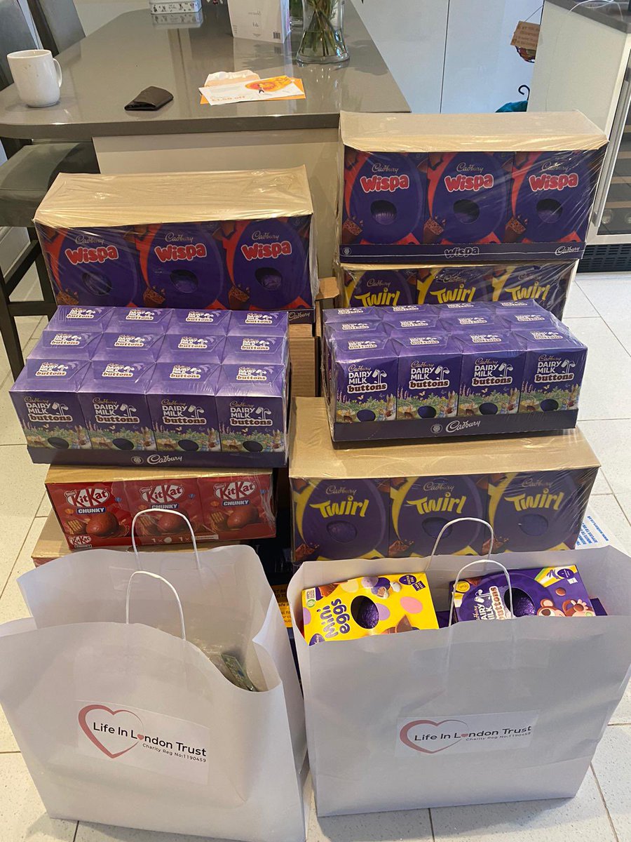 PlayTeam_Barnet's tweet photo. Thank you @lifeinlondontrust for this amazing donation of Easter eggs for the children @barnethospital. You made a lot of children and parents smile this week!! #actsofkindness #easter2022 #childreninhospital #playinhospital #healthplayspecialist #happinessmatters https://t.co/xVsfEtGO5U