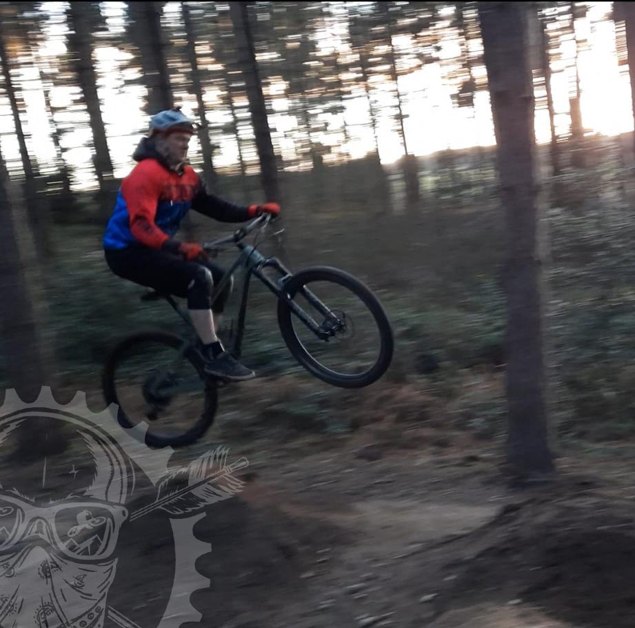 The UK weather is improving and we're seeing more and more riders return to the #mtb #trails. Today we're off to @FarmerJohnsMTBPark for a #DH and #mtbjumps session. Look out for the club colours. Come and say hello