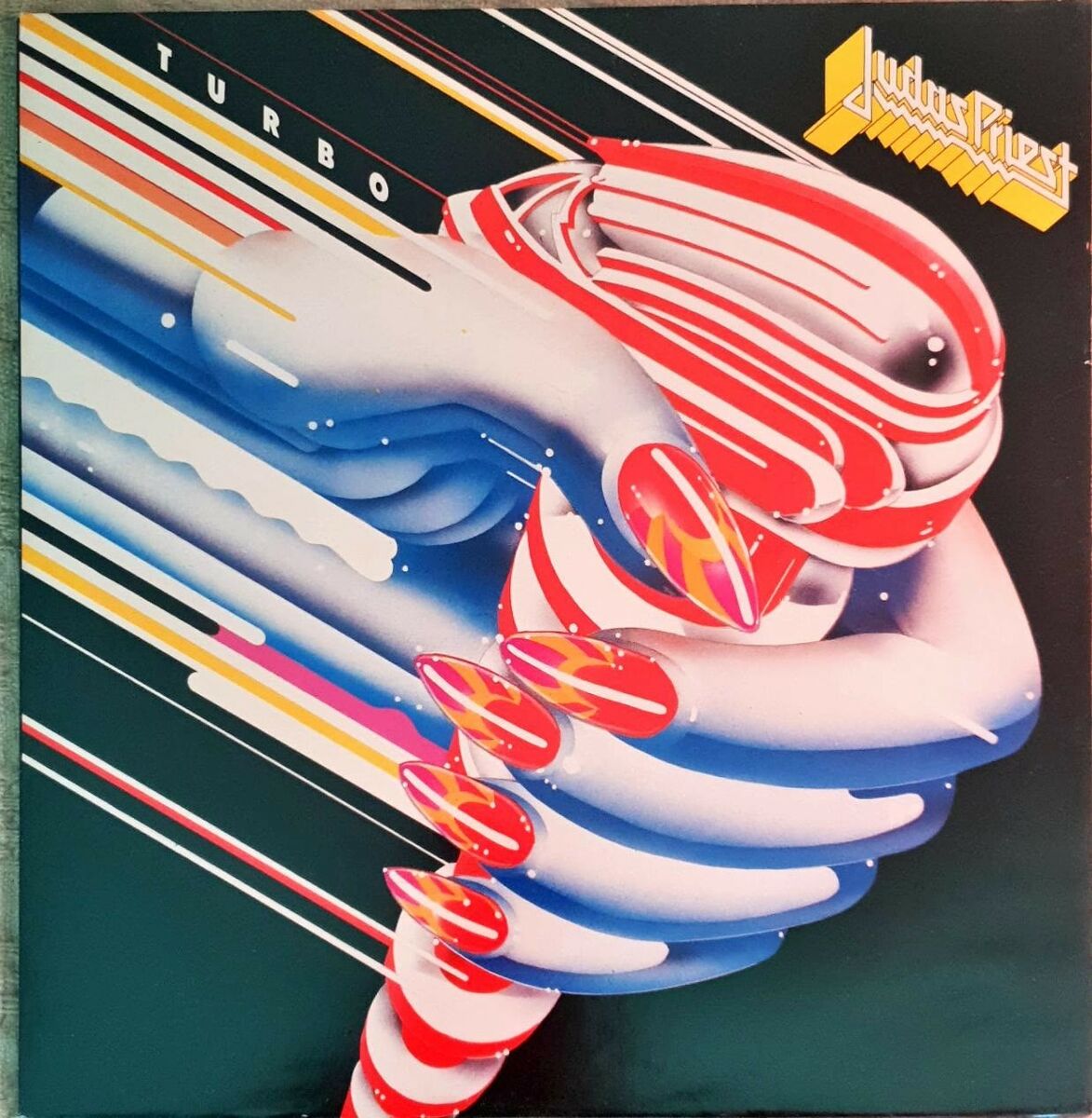 #TheRock 
14 апреля 1986 #JudasPriest выпустили десятый альбом Turbo
Необычный и спорный альбом ценен прежде всего как вклад группы в развитие кибер-метала
Хорош и благодаря его известным хитам и стильности из-за уклона в сторону коммерческого рока