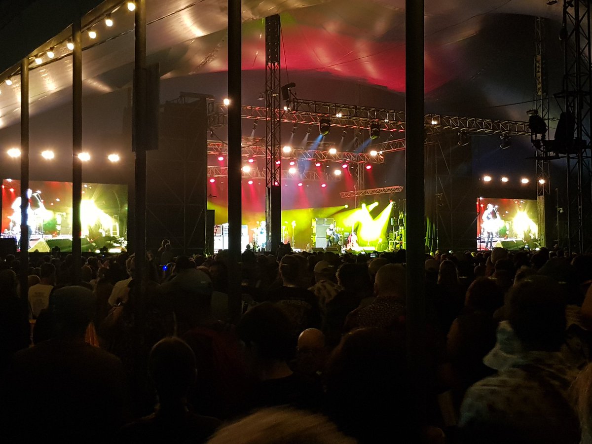 jedi_chris's tweet photo. The Living End rocking Byron Bay Bluesfest like it's 1999.

#thelivingend #byronbaybluesfest https://t.co/XZBTbv5LcJ