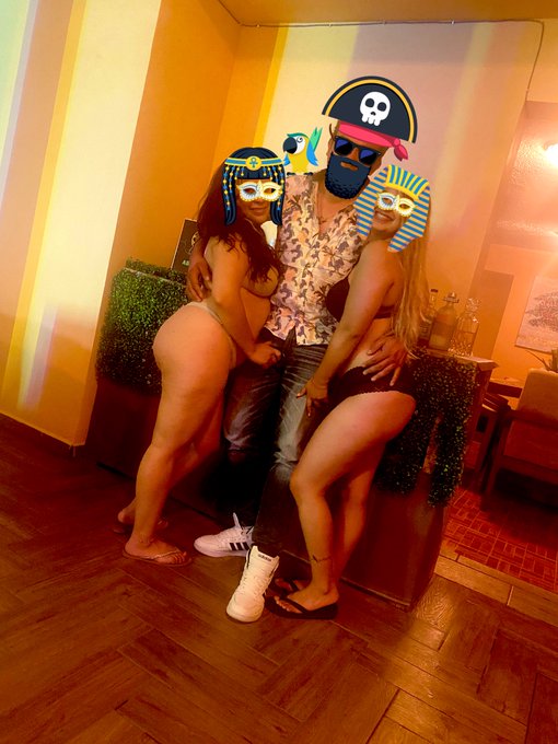 #hermosas #ricuras #mhm gracias por la velada amigos @MarlyRichi  espero verlos pronto gracias @Spacio_W<a href="/tag/hermosas"class="tags">#hermosas</a><a href="/tag/ricuras"class="tags">#ricuras</a><a href="/tag/mhm"class="tags">#mhm</a>