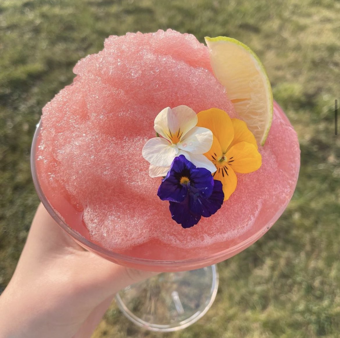 POV: it’s the Easter bank holiday weekend, the sun is shining and you have a frozen Funkin cocktail in hand… life’s good 😎 📸 @cocktailswitheleanor #ItsFunkinTime #bankholiday #easterweekend #frozencocktails #funkincocktails #feelgoodfriday