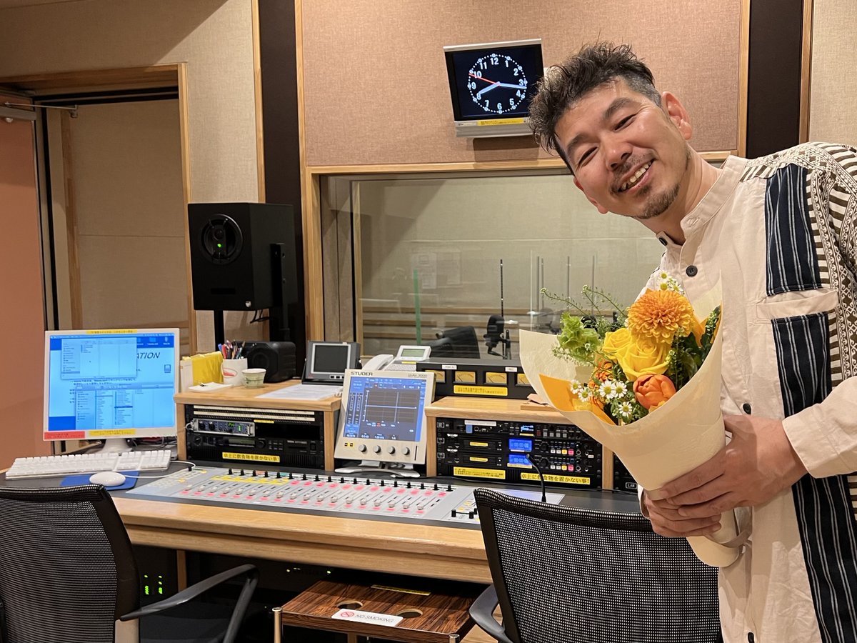 flick_mag's tweet photo. AppleCLIPのMac Studioの回が公開されました！

Mac Studioの回……で、呼んでいただいたのですが、冒頭から花束をいただいて、村上タクタの半生を語る……というようなことになってしまって、申し訳ありません（笑）

今後、どうなるか？　みたいな話もしてますので、ぜひ。

https://t.co/OD6jeiRL0R https://t.co/immpUEYQeU
