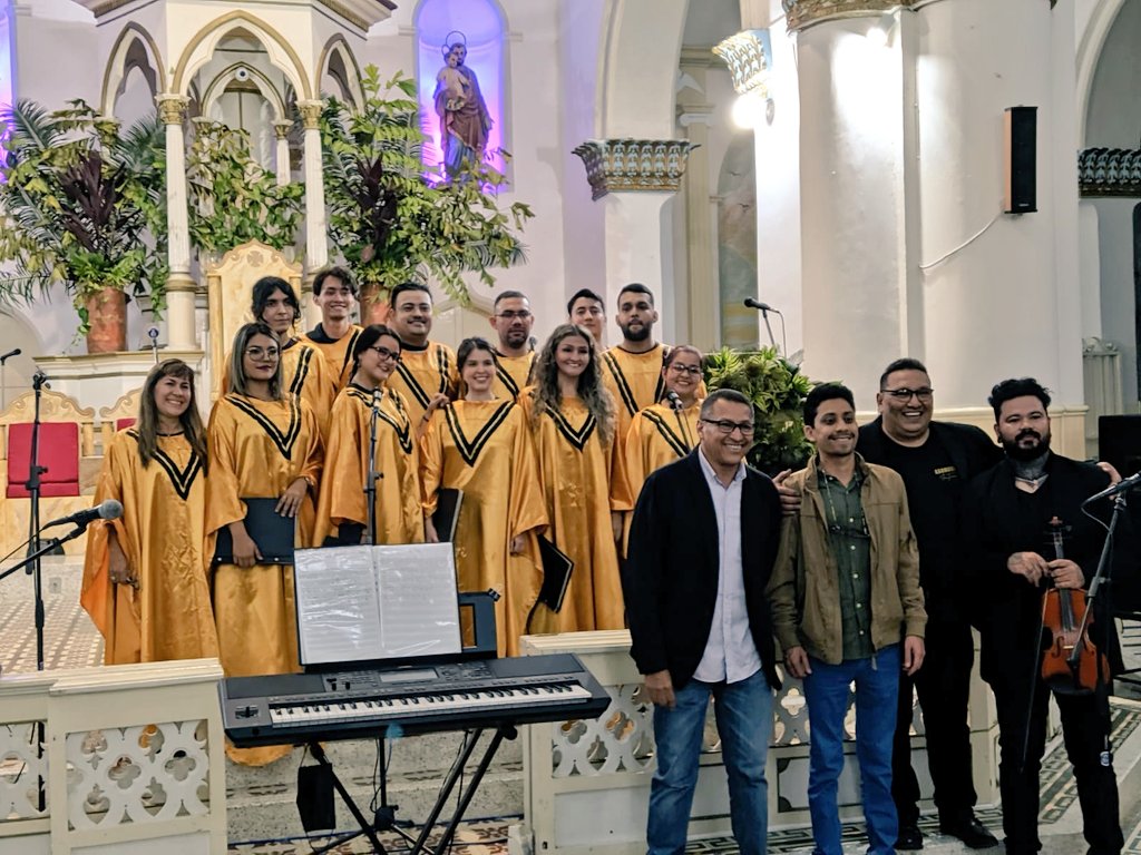Zulyta_E's tweet photo. Gracias @gelchinacota Alcaldía de #Chinacota por la invitación. Lindo concierto de #musica sacra.
#Coral Orfeón #Cucuta
Organización #Asomusic
Iván Tarazona. 🎶🎼👏🏼
#JuevesSanto https://t.co/OyhEvjmnbR