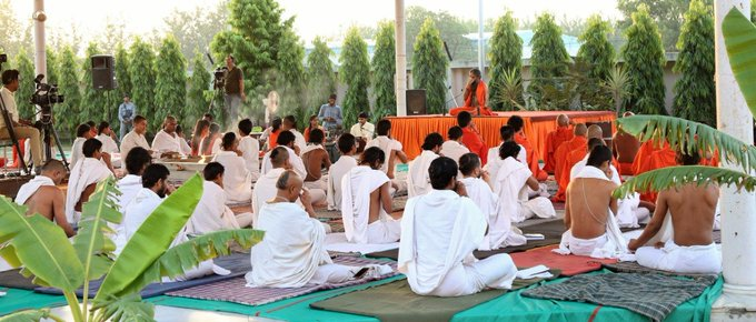 प्राणायाम की अनंत महिमा है। प्राणायाम से हमारे पांचों प्राण पुष्ट हो जाते है। पंच कर्मेन्द्रियां, पंच ज्ञानेन्द्रियाँ इनको पुष्ट करता है प्राणायाम। #Acharyakulam