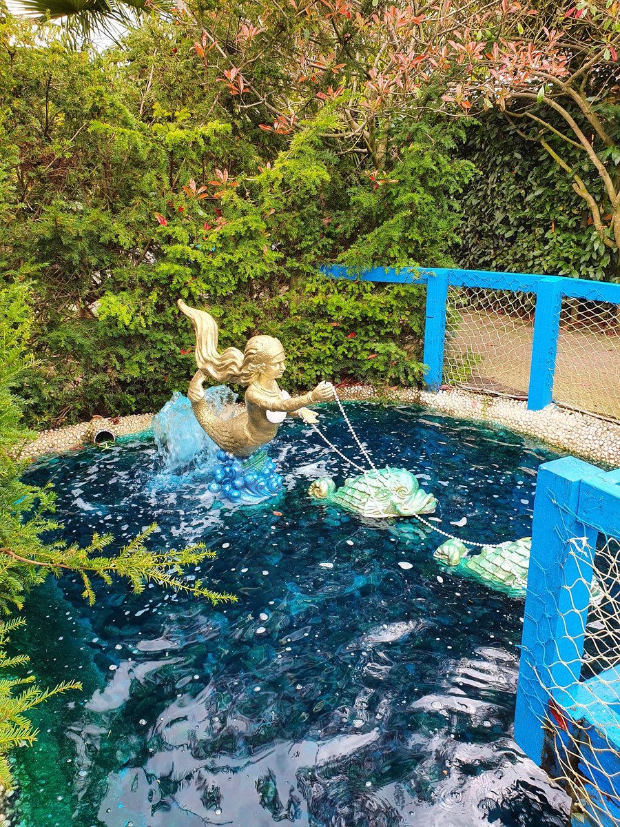 harrison_dreams's tweet photo. Day 5 & our last day in Dora. Yesterday we went to Ralph Court Gardens. 12 miniature themed gardens of fantasy ranging from Medusa to Alice in Wonderland. Lovely lunch too of spinach & wild garlic quiche. #doraexplorer #caravanlife #FridayVibes #edutwitter #teacher5oclockclub https://t.co/tocXhafLiy