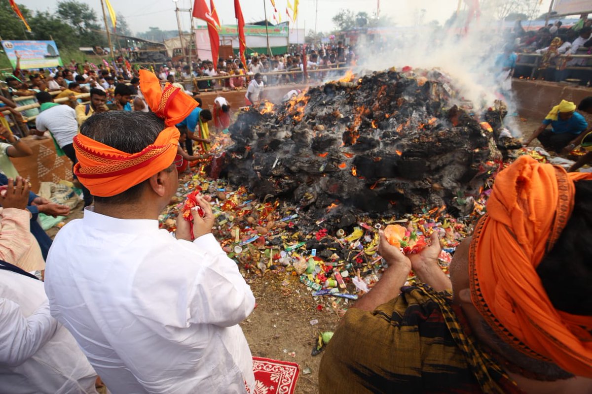 dpradhanbjp's tweet photo. ଆଜିର ଶୁଭ ଦିନରେ ଅନନ୍ତ ଶକ୍ତିର ଜ୍ୟୋତିର୍ମୟୀ ପ୍ରତୀକ ଓ ମଙ୍ଗଳମୟୀ ହିଙ୍ଗୁଳା ମା'ଙ୍କ ଉଭାସ୍ଥଳୀକୁ ପ୍ରତ୍ୟକ୍ଷ ଦର୍ଶନ କରିବାର ସାନ୍ନିଧ୍ୟ ଲାଭ କଲି । ମା’ଙ୍କ ଅପାର କରୁଣା ଓ ଆଶୀର୍ବାଦ ସମସ୍ତଙ୍କ ଉପରେ ସର୍ବଦା ରହିଥାଉ, ଏହା ହିଁ ପ୍ରାର୍ଥନା । https://t.co/rBItl0HbeX