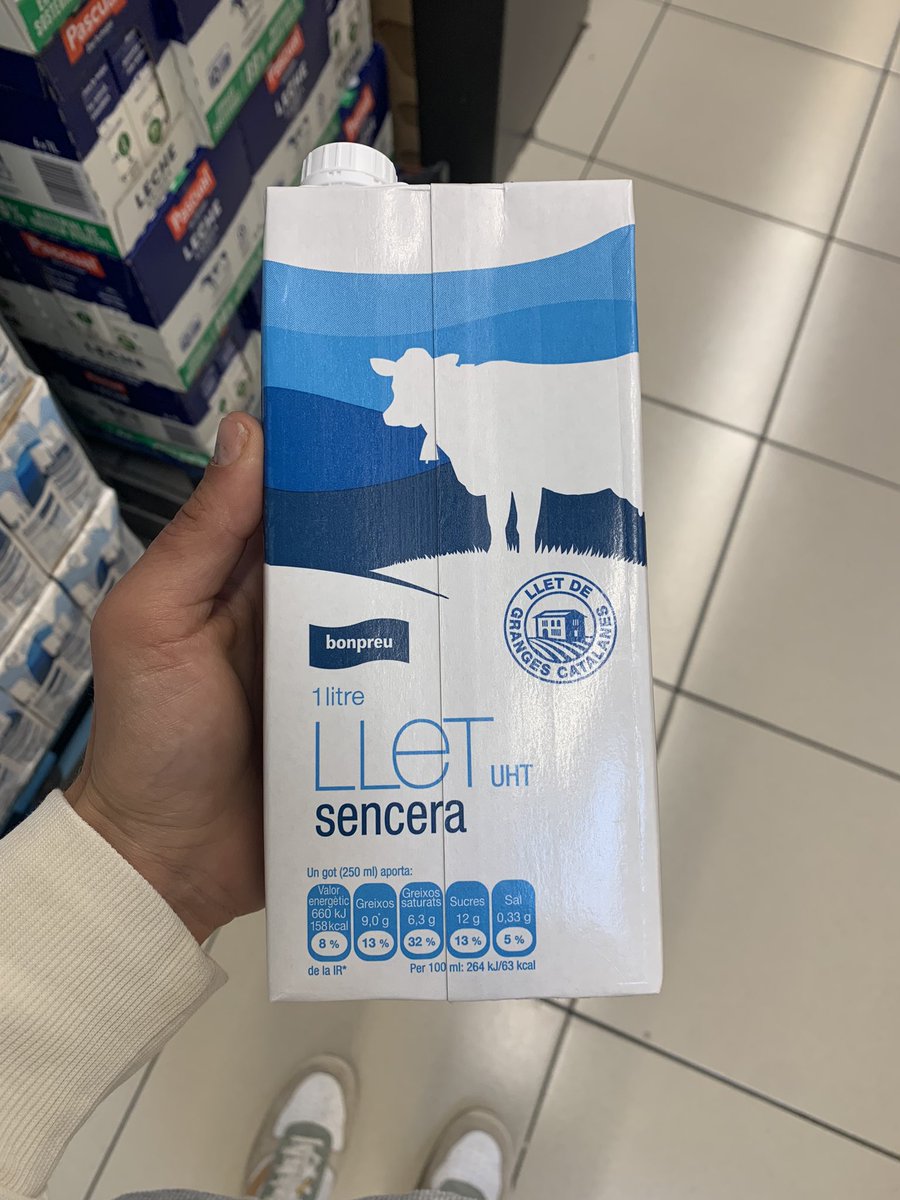 I la resposta a quina llet no hauria de comprar MAI ⛔️si vaig a <a href="/bonpreuesclat/">Supermercats Bonpreu i Esclat</a> o a <a href="/Mercadona/">Mercadona</a> és la seva llet de marca blanca, les de la foto.
Obro fil i t’explico el perquè 👇🏼