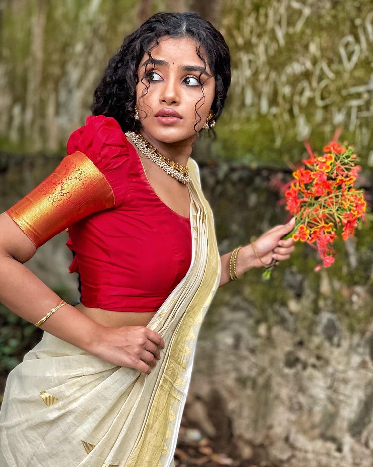 kerala9's tweet photo. സെറ്റ് സാരിയിൽ സുന്ദരിയായി അനുപമ , ചിത്രങ്ങൾ കാണാം https://t.co/Q2yi11LUoM
#anupamaparameshwaran #setsaree #saree #fashion #latest #kerala9 #celebrity #trending
@anupamahere https://t.co/WapHtDajAu