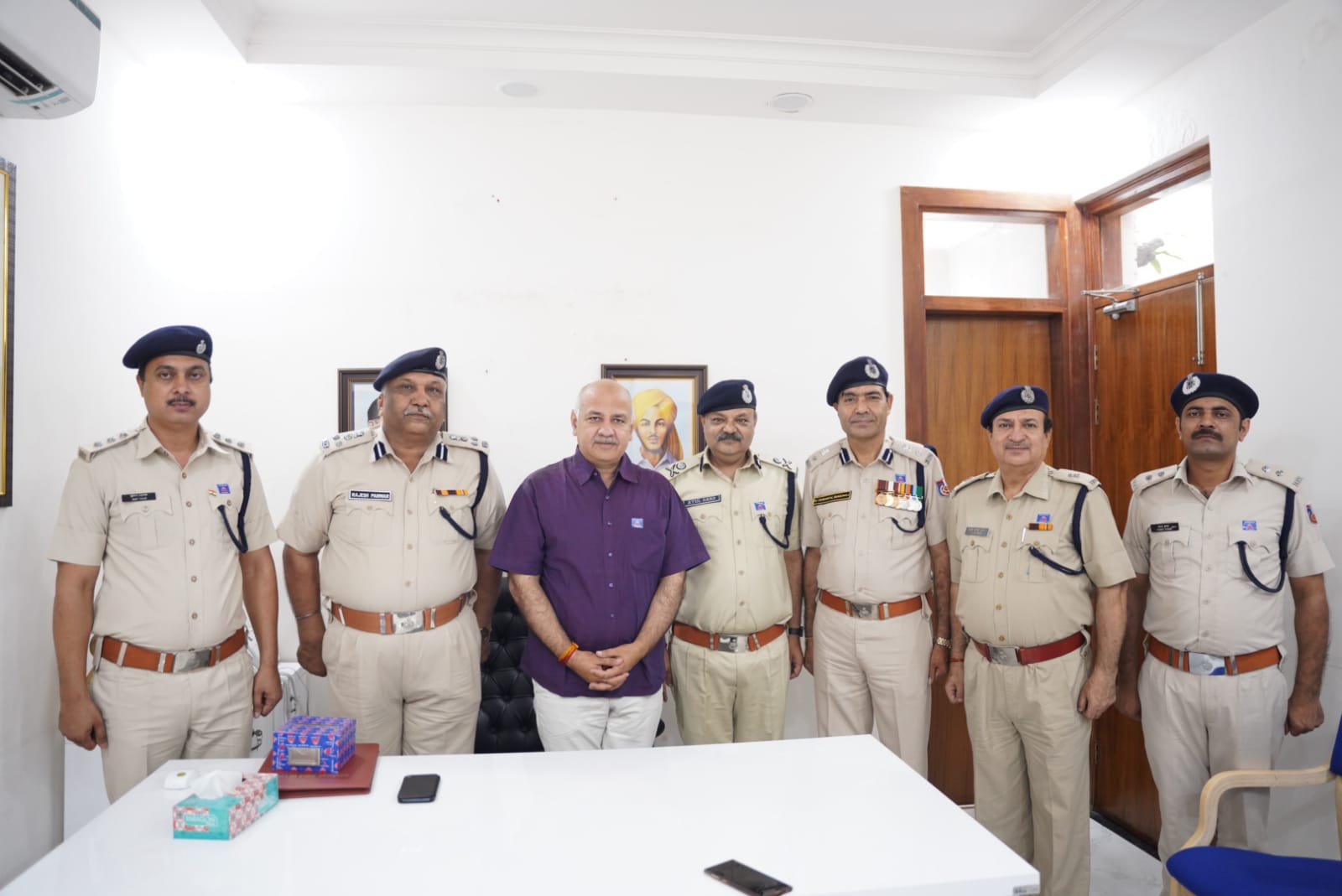 Share more than 121 delhi fire service logo best camera.edu.vn