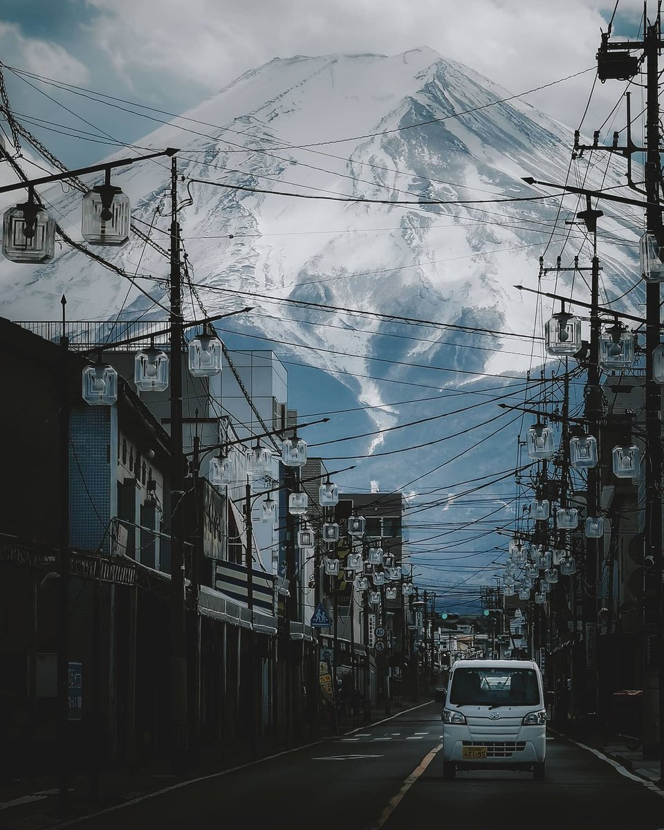 📷 © Anh Nguyen Mount Fuji , Japan Keeping the distance . .