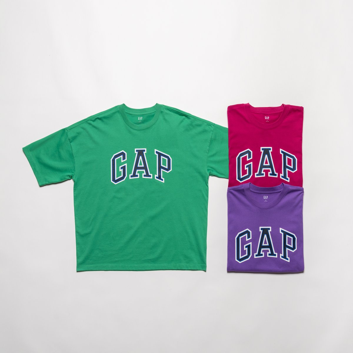 Gap_JP's tweet photo. 人気のGAPアーチロゴTシャツが12色のカラバリで新登場♪XXSからXLまでのサイズ展開も嬉しいポイント。
#TheNew90s #Gap #Gapロゴ #Tシャツ #ロゴT
https://t.co/DrCokkMIZY https://t.co/bP4Hoyy3NQ