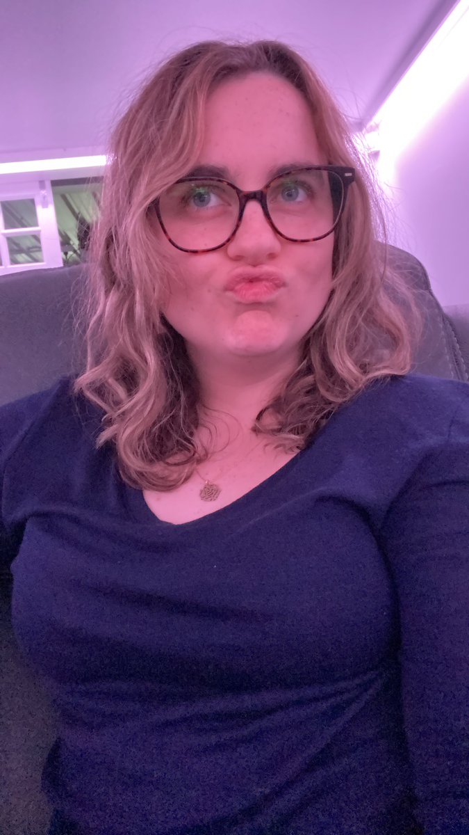 danniemedia's tweet photo. Yeah if only there was a way to have your hair look like how it does when ¾ dry always. #thatcurl https://t.co/0dNIAucZLZ