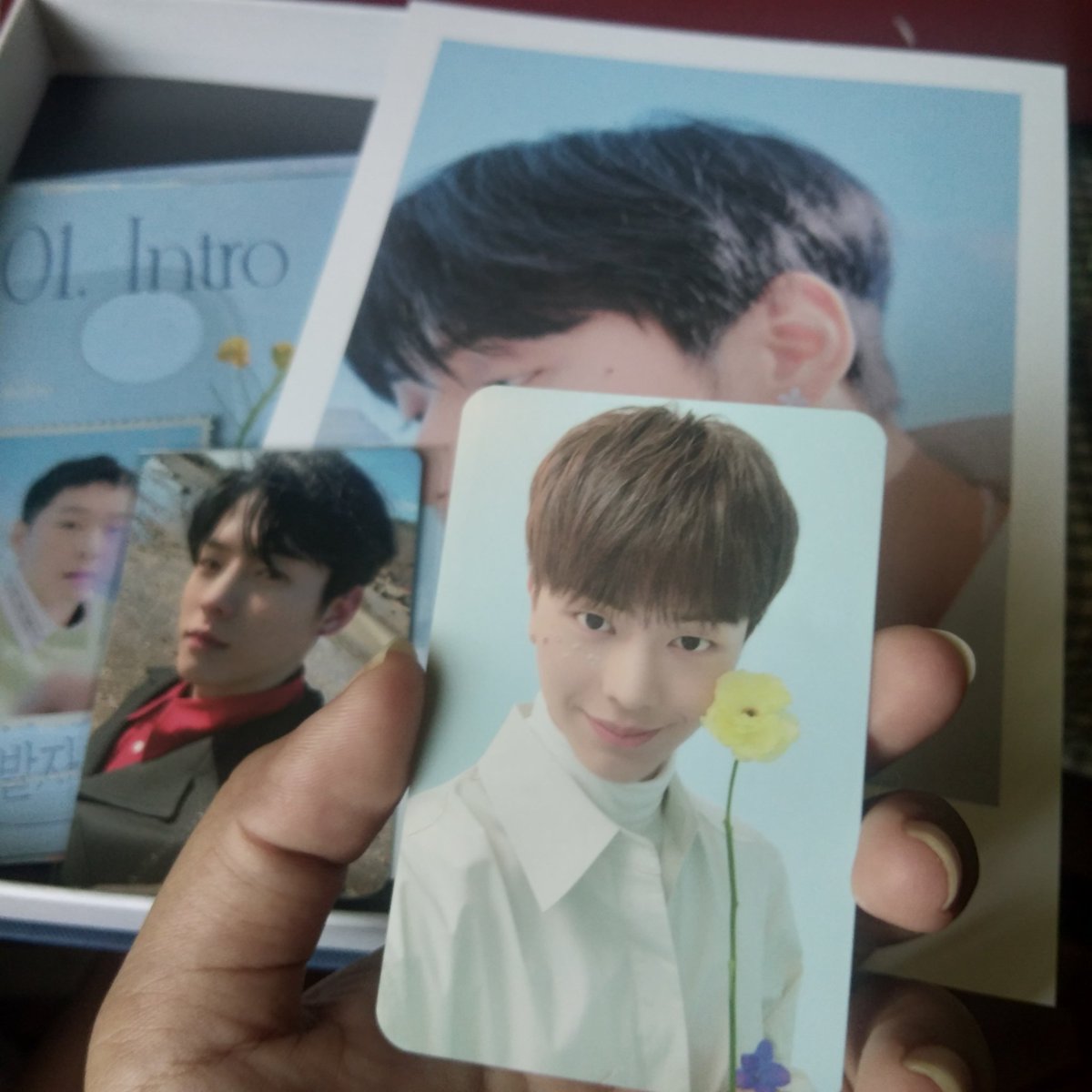 b7obute's tweet photo. Until now nanginginig pa din ako sa sungjae pc😭 si chang na every album ko lagi syang nauwi at si minhyuk na di ko ineexpect na umuwi😭 thank youu so much poo @fangirlschingu super secured ng packaging and sobrang bilis ng shipping 💖❣️ https://t.co/nRmbPdkafr