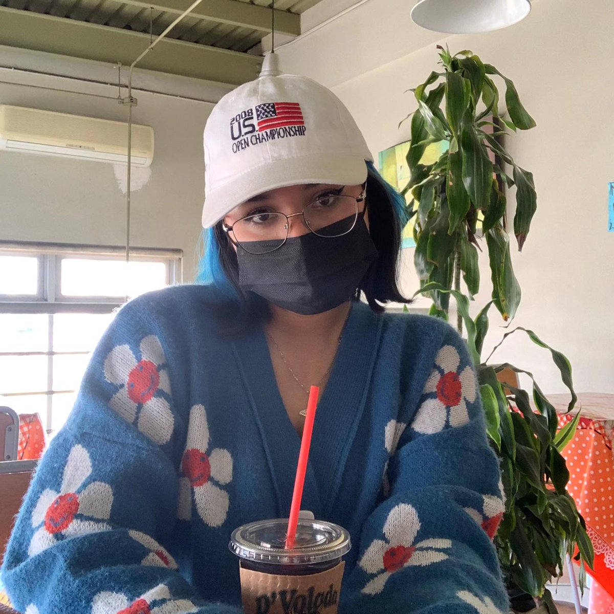 iKITTYMINH0's tweet photo. #selfiesforchan si no es una es la otra, chan si ves esto adoptame no hablo mucho 🙏🏽 https://t.co/PWTbvNrot4