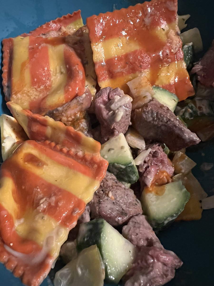 EncouragersShow's tweet photo. “Lobster ravioli with filet mignon, cucumbers, & onions”
Our toko @rexrootz can definitely throw down! 🍽🥗🥙🥩🦞
#LETL #TheEncouragersPodcast
#HealthyMealsWithJake
#HeCanCook #NomNom #EncouragerPrepMeals https://t.co/NBelVVggZu