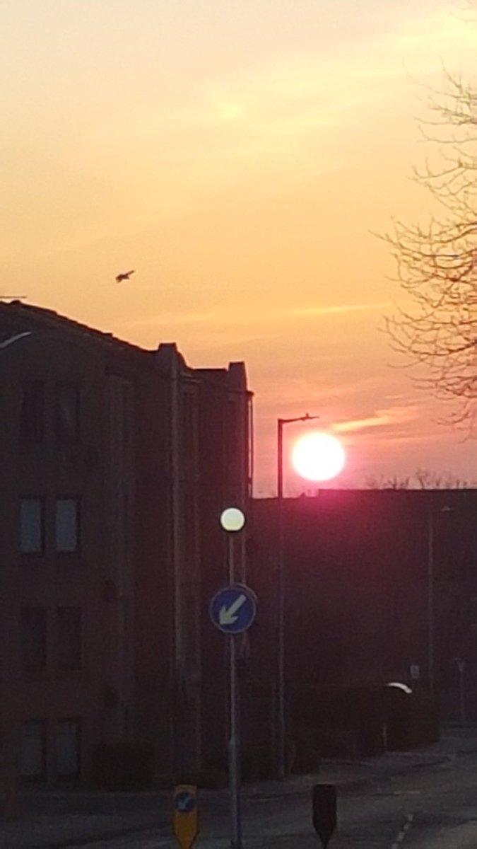 ShmufmBreakfast's tweet photo. Its Good Friday but make it a great Friday by tuning into Dave and Sandy from 7am to 9am on shmu99.8fm where they have music from @rodstewart @erasureinfo @CAA_Official @DefLeppard @blurofficial @BlondieOfficial @billyjoel ...and more https://t.co/jnt9TFZt91