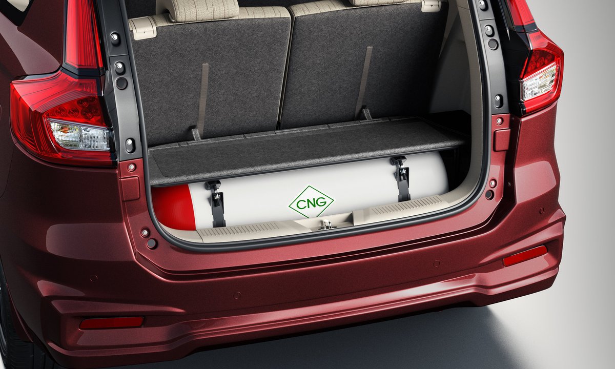 Arjit_Garg's tweet photo. Finally, finally! @Maruti_Corp is talking gadgets & safety! @MSArenaOfficial #AllNewErtiga is now launched at Rs 8.35 lakh
Gets CNG (26 km/kg mileage)
New 1.5L petrol with 6AT setup
Paddle shiftersπ
Suzuki Connect telematics with 40+ features
4 airbags
New colours
#MarutiSuzuki https://t.co/ITwb78pn64