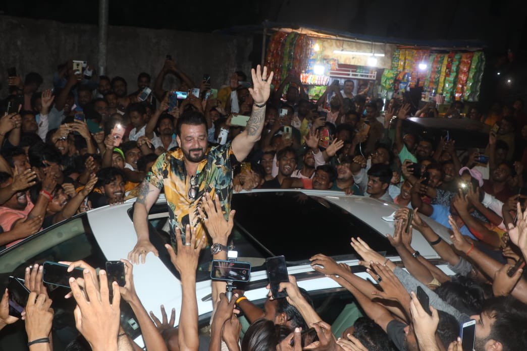 rajbansal9's tweet photo. From #Khalnayak to #kanchaCheena to #Andheera 
The popularity Soars.
#SanjayDutt https://t.co/l3WATupt42
